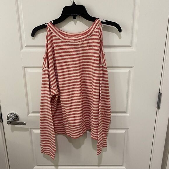 BCBGMaxazria Women's Cold Shoulder Long Sleeve Sweater. Red/White. Medium. Cute. - Picture 6 of 9